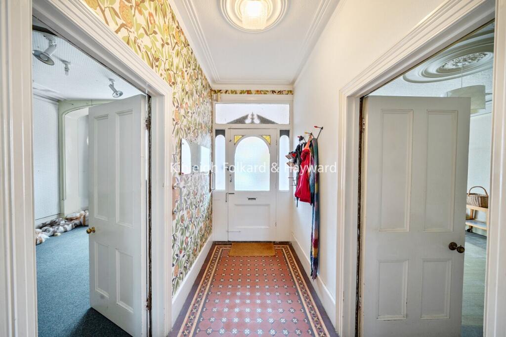 House in London - View 2