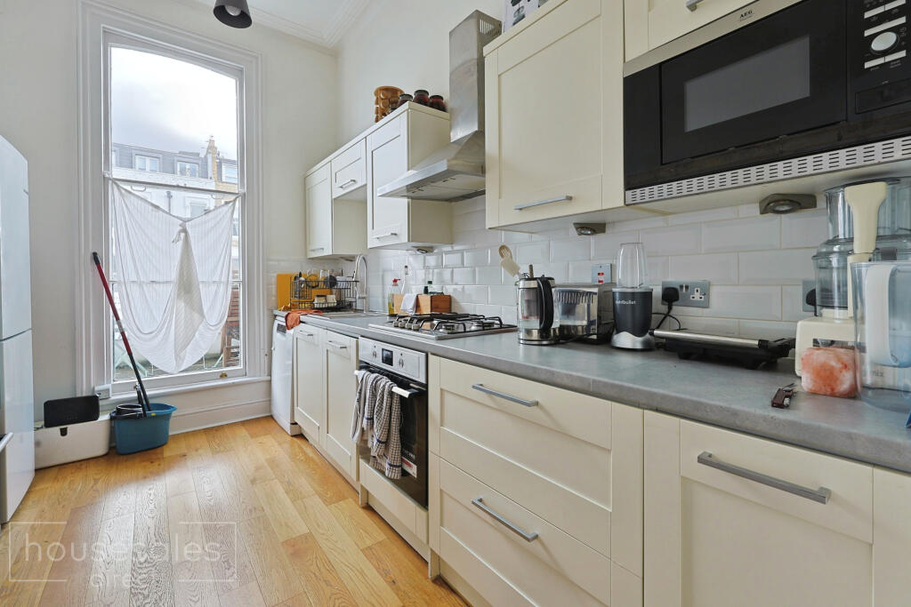 Apartment in London - View 5