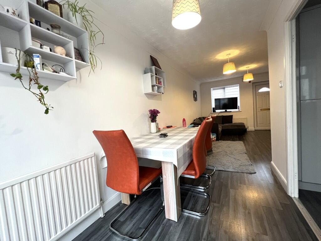 Grenadiers Drive, Chatteris, Cambs., PE16 6TW photo 4