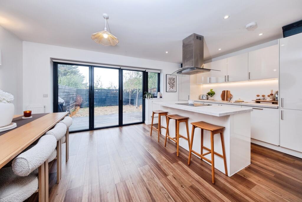 House in Milton Keynes, Wolverton and Greenleys - View 3