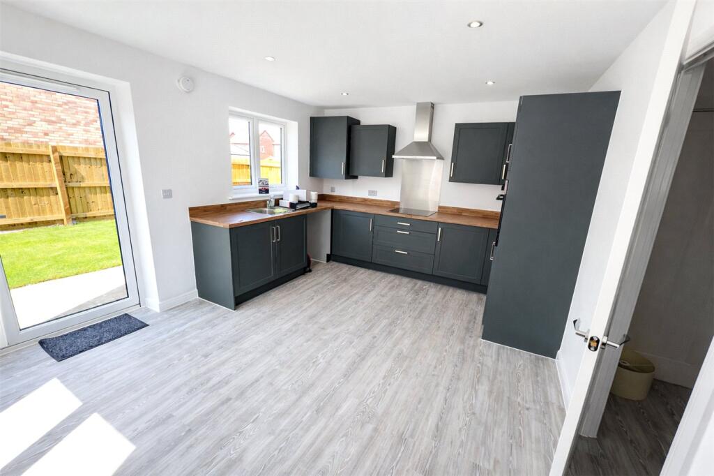 Conway Drive, Bourne, Lincolnshire, PE10 photo 2
