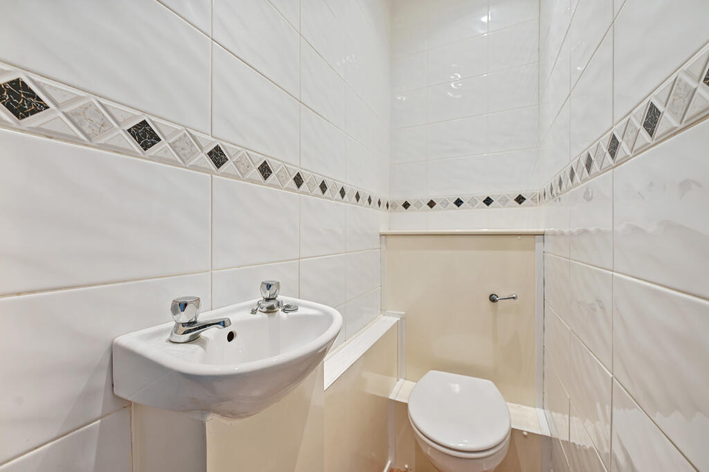 House in Enfield - View 5