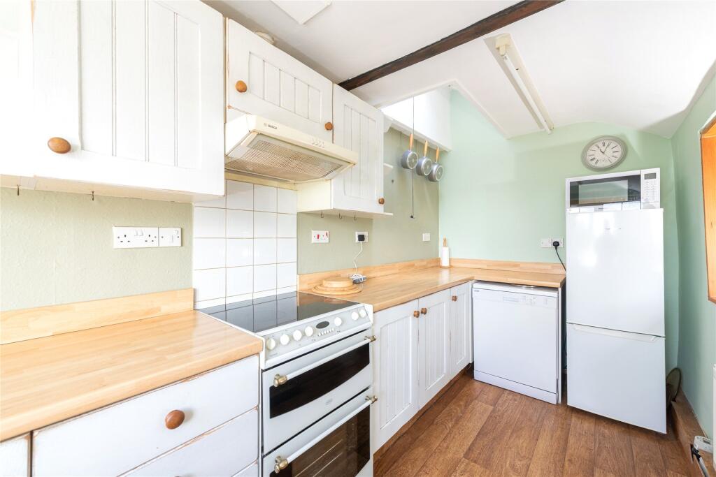 House in Newport Pagnell, Tickford End - View 3