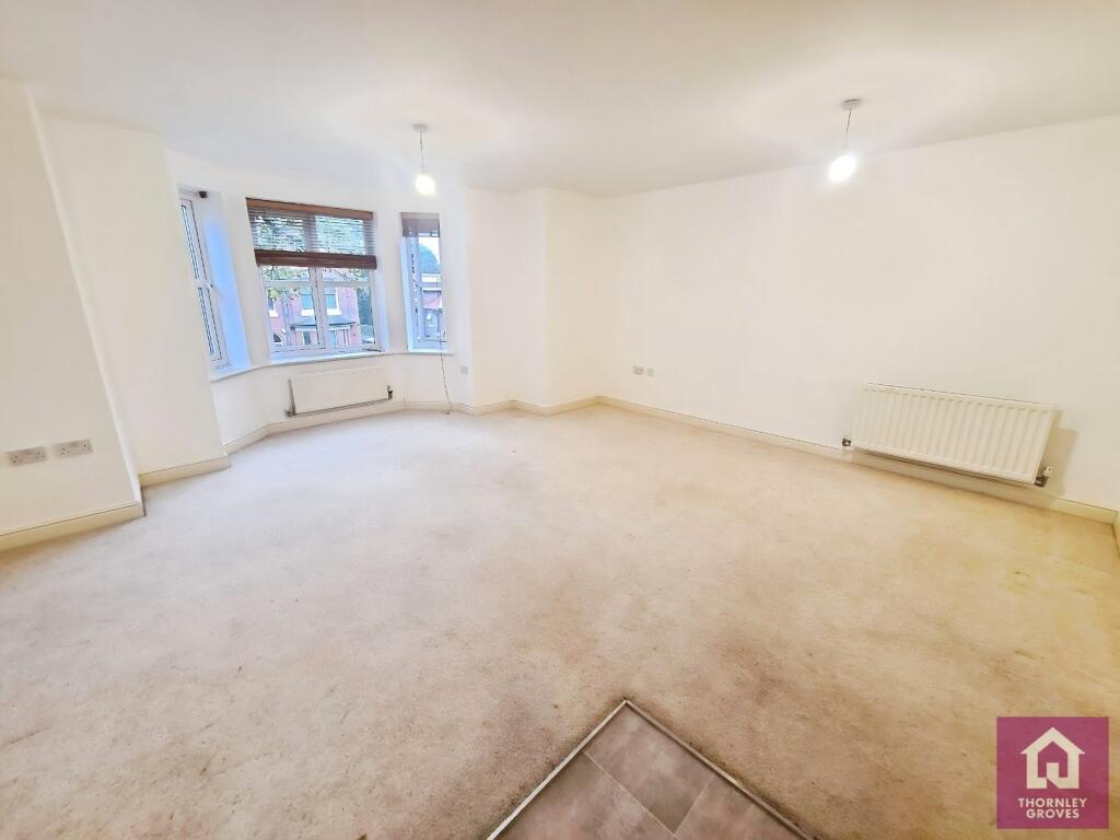 Apartment in Manchester, Whalley Range - View 3