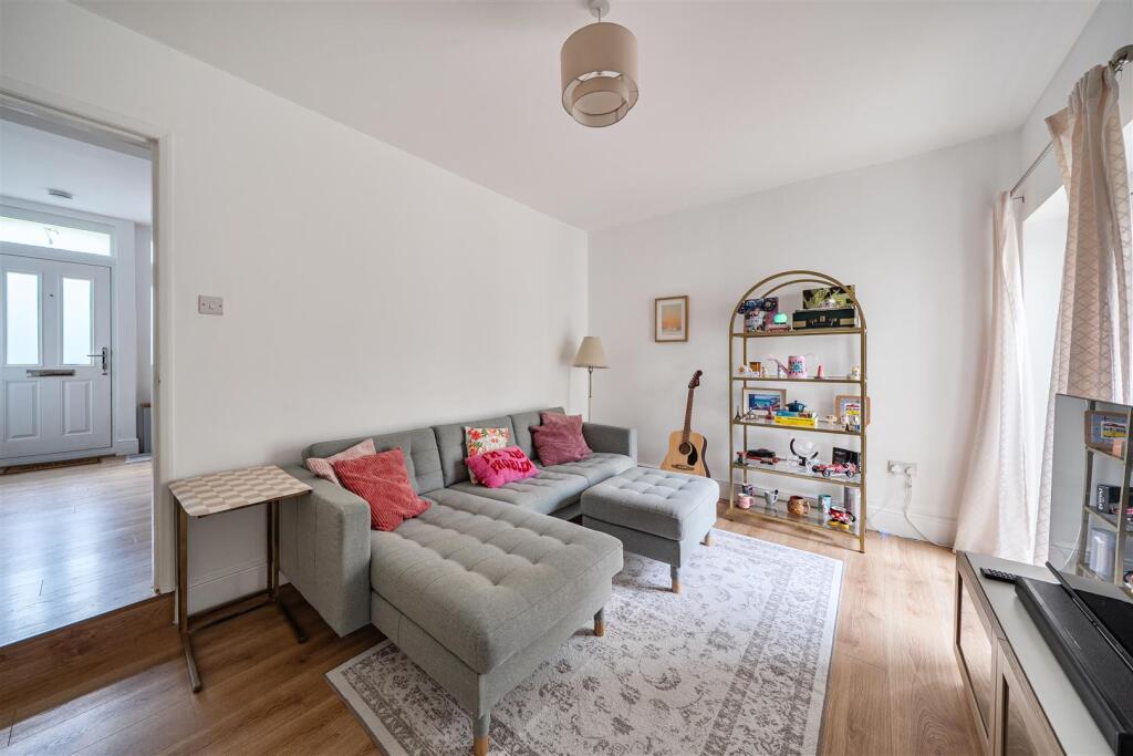 Grenfell Avenue, Maidenhead, SL6 photo 3