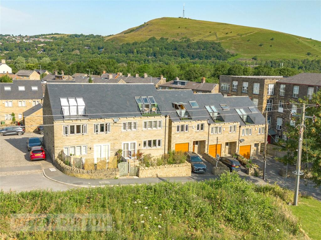 Main image of property: Oak Dene Close, Greenfield, Oldham, Greater Manchester, OL3