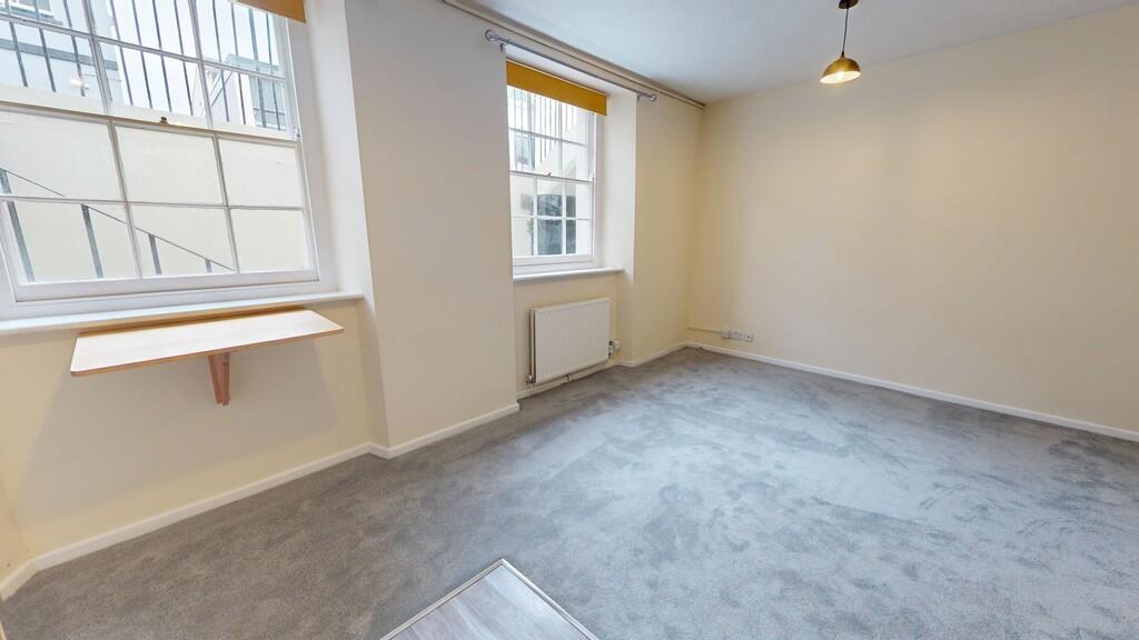 Apartment in Gloucester - View 4