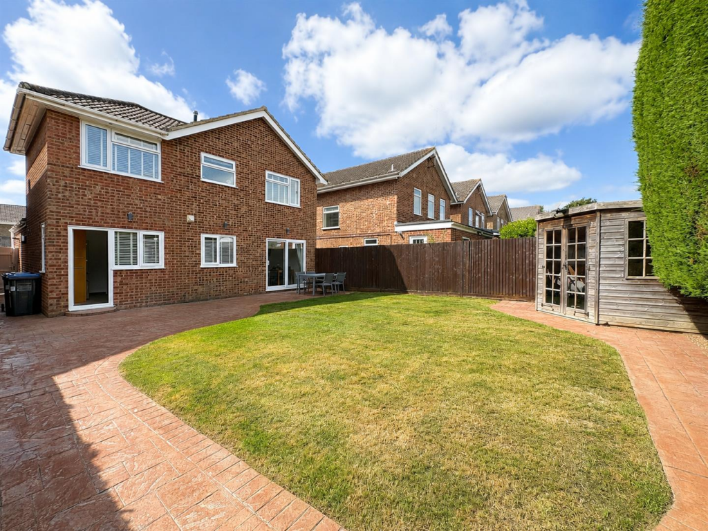 The Warren, Burgess Hill photo 3