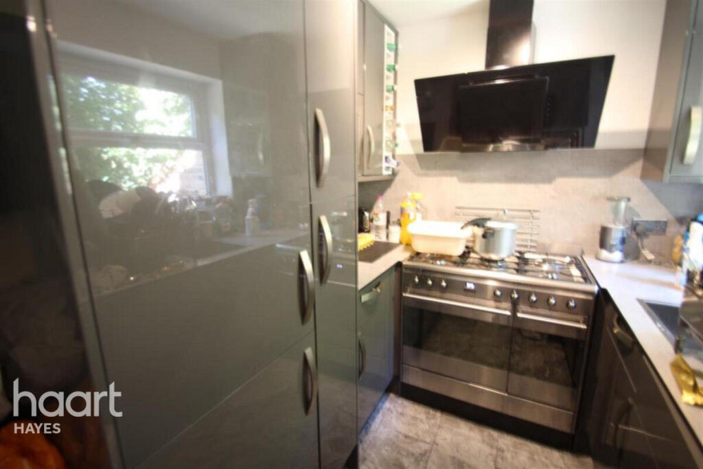 Main image of property: Sharpness Close, Hayes