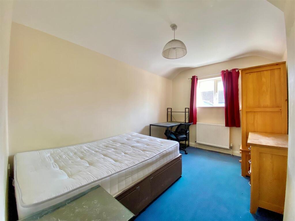 House in Gloucester, Kingsholm - More