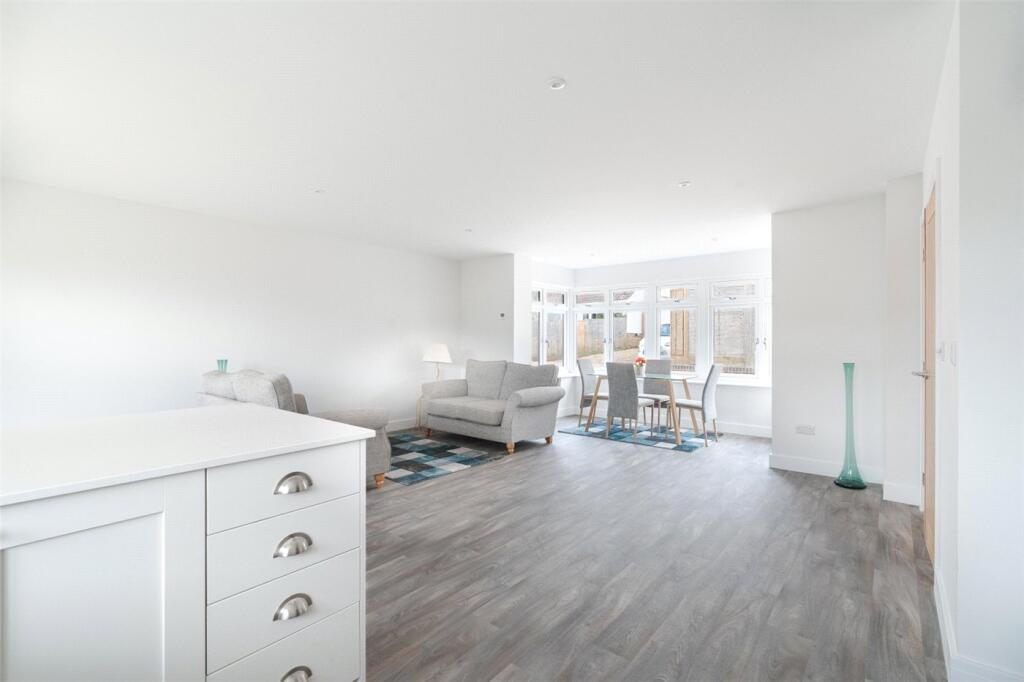 House in Hampreston, Canford Bottom, Colehill - More