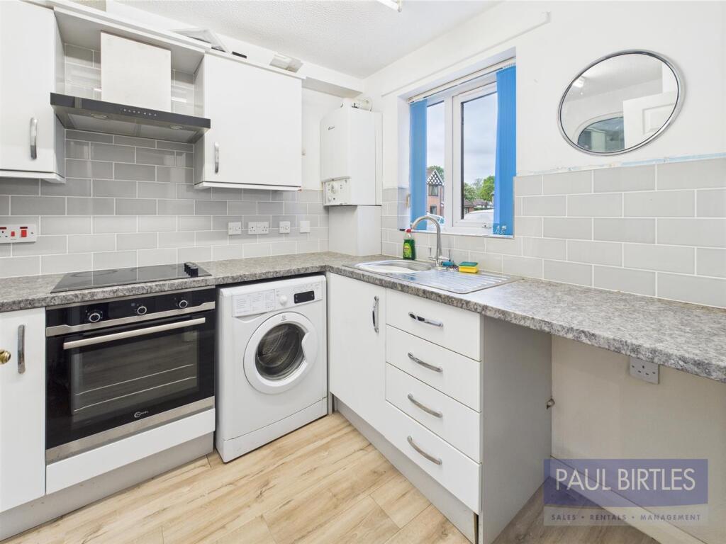 Orme Close, Urmston, Trafford, M41 photo 4