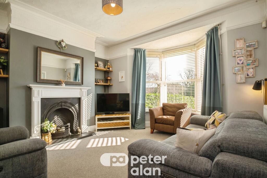 House in Newport - More