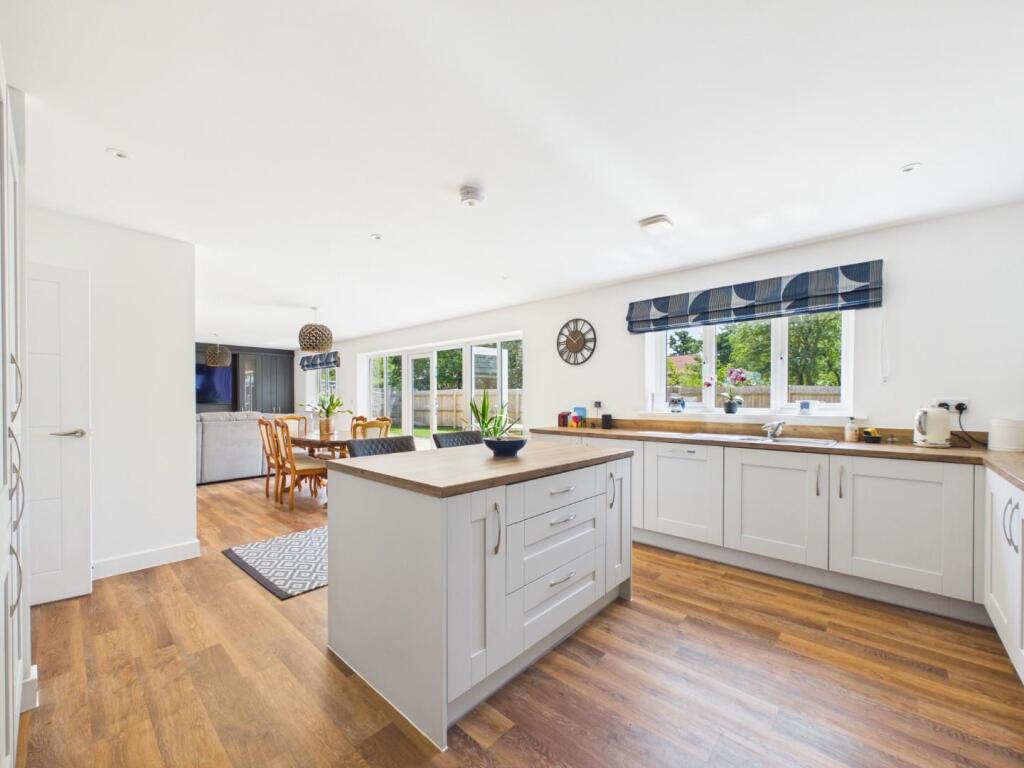 House in Gloucester - View 4