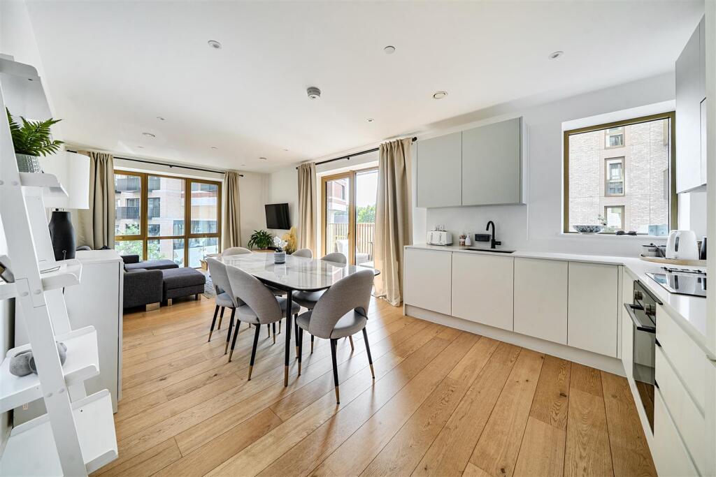 Apartment in Twickenham - View 3