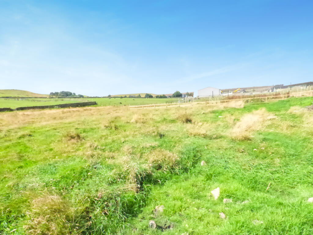 House in Bradford, Denholme - View 2
