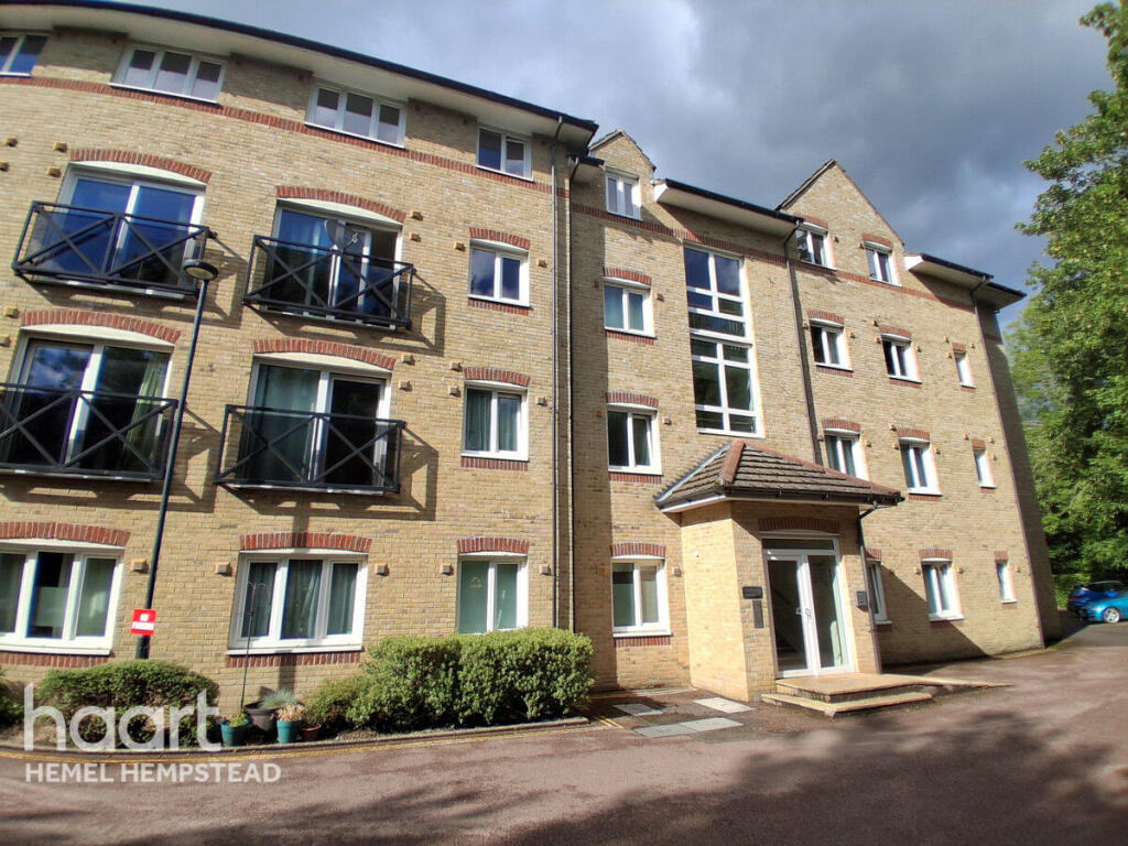 Main image of property: Hardings Close, Hemel Hempstead