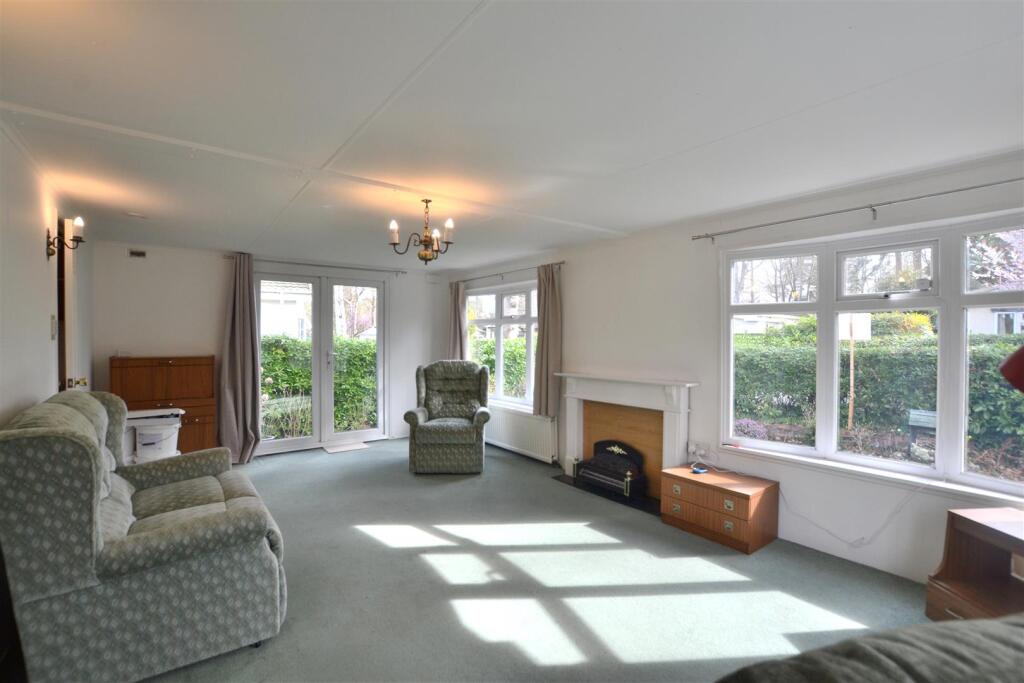 Rowan Dale, Grange Estate, Church Crookham photo 4