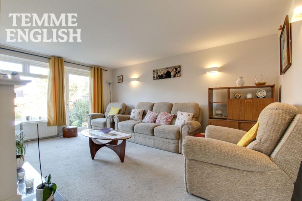 House in Basildon, Wickford - More