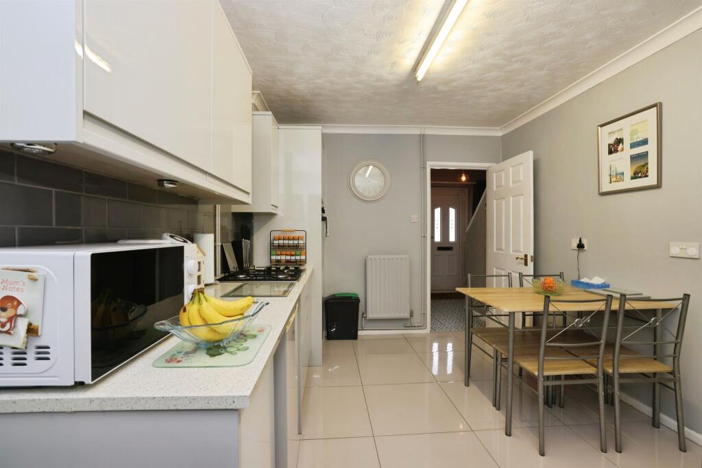 Acre Path, Andover photo 2