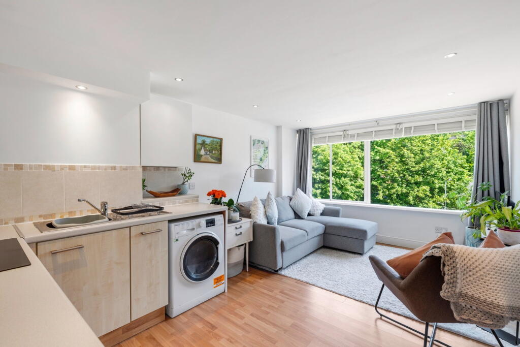 Apartment in Newton, Mumbles - View 3