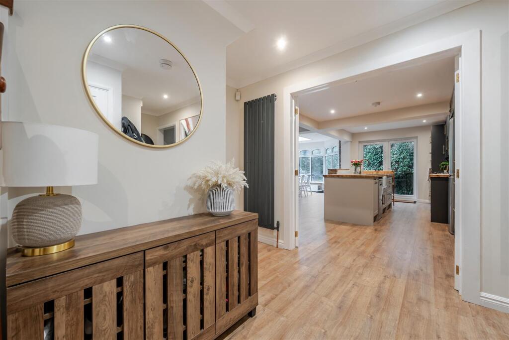 House in Surrey Heath, Heatherside - View 5