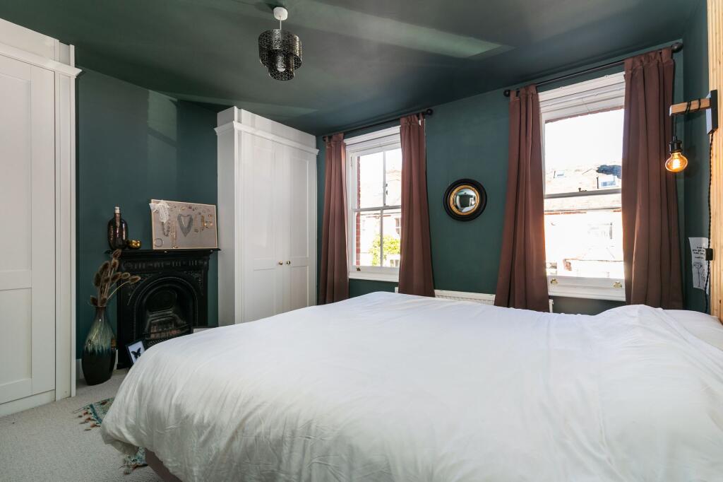 House in Southampton - More