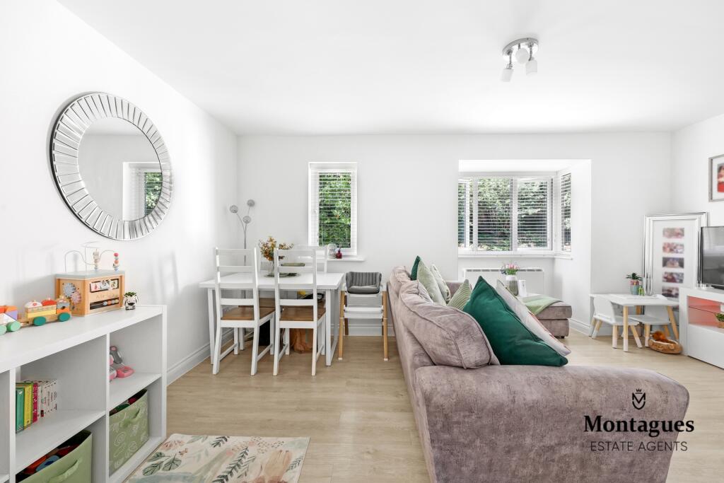 Woodland Grove, Epping, CM16 photo 2