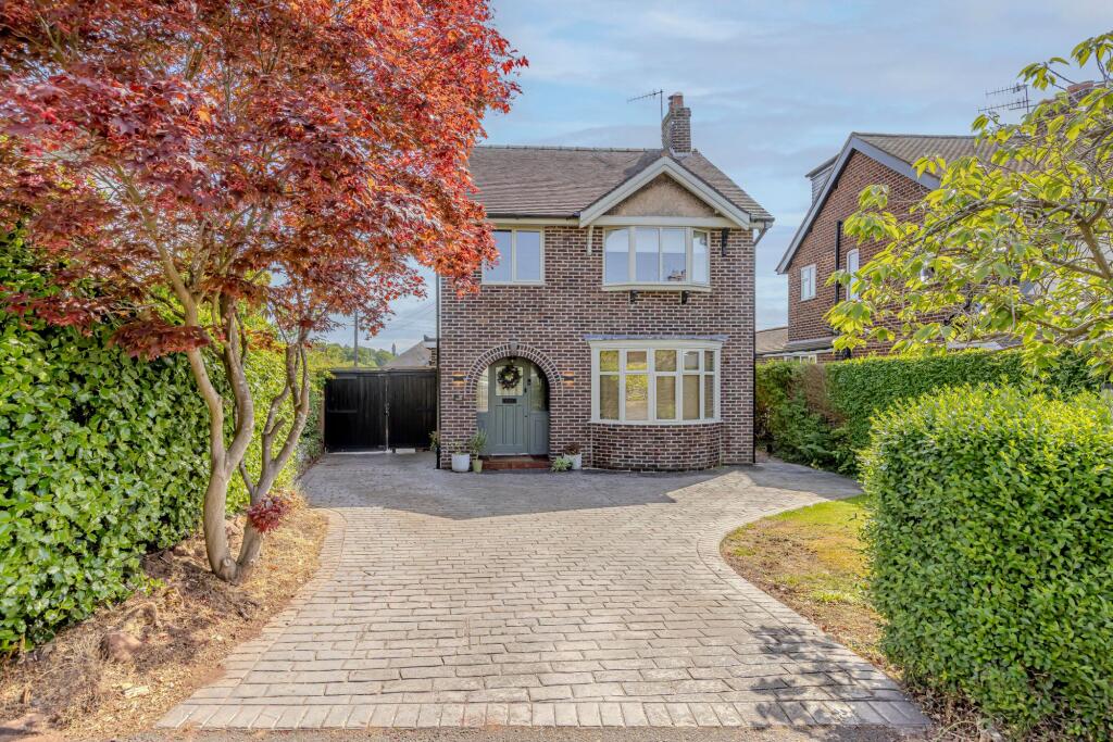 3-bed detached on Park Drive, Barlaston, ST12, £450,000