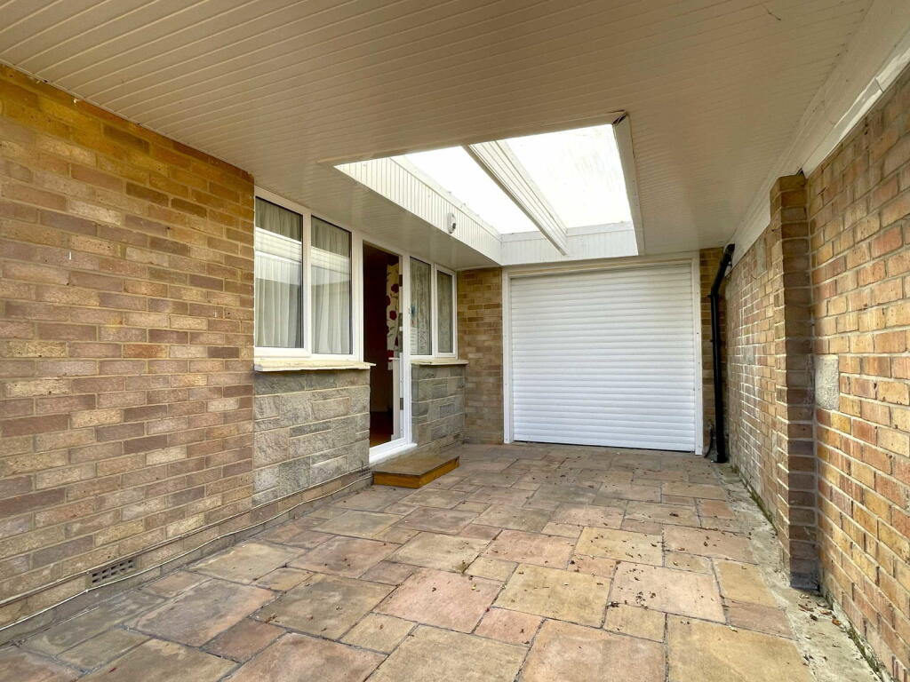 Sea View Road, Hayling Island PO11 9PE photo 4