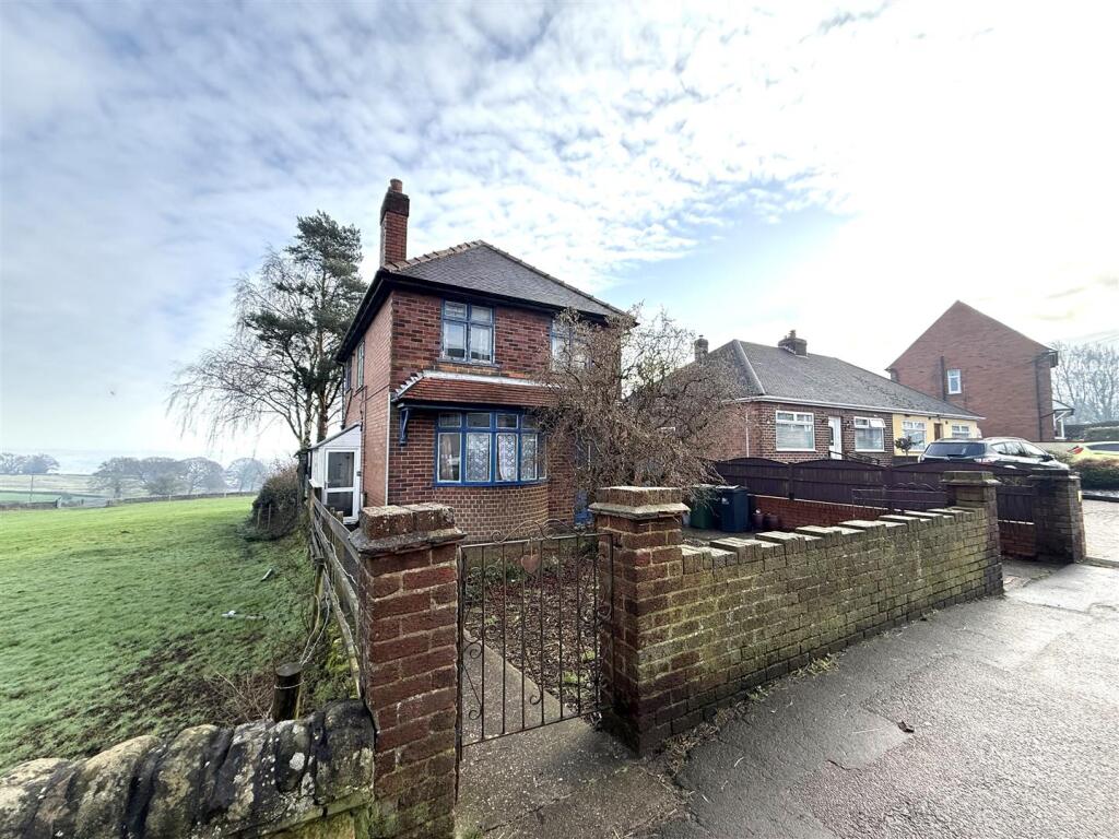 3-bed detached on Belper Road, Bargate, Belper, £299,950