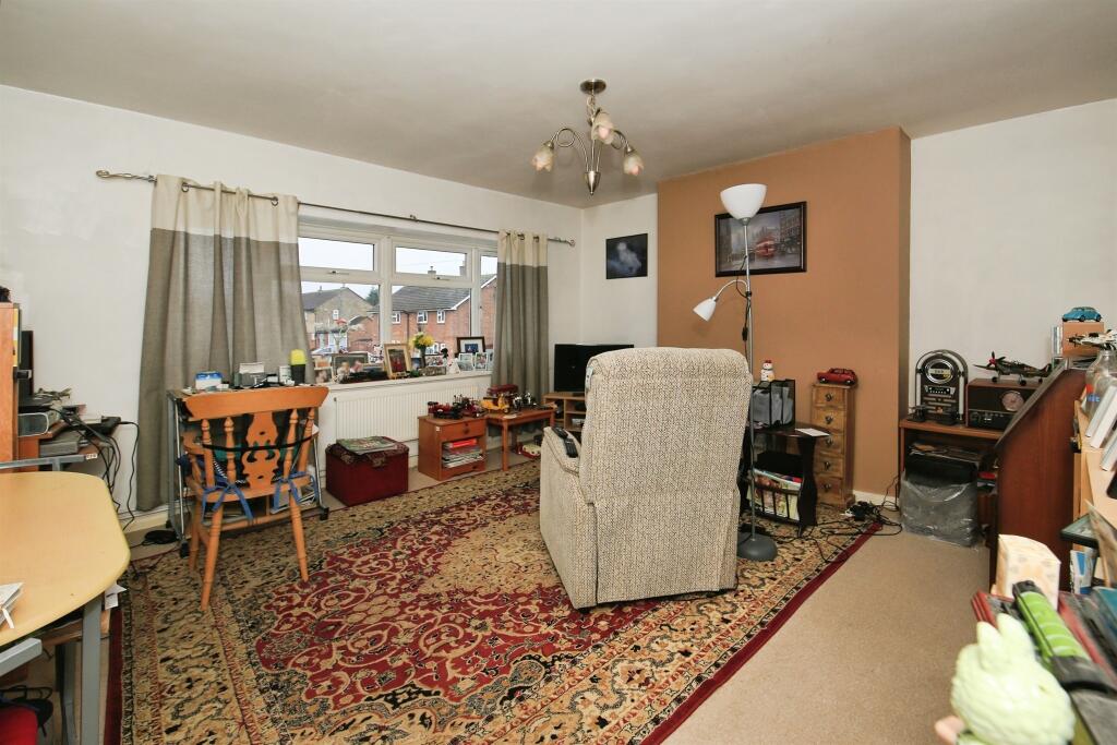 Crane Avenue, Yaxley, Peterborough photo 3