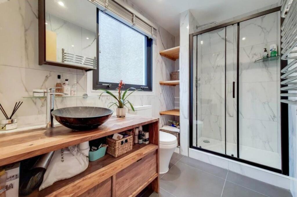 Apartment in London - More