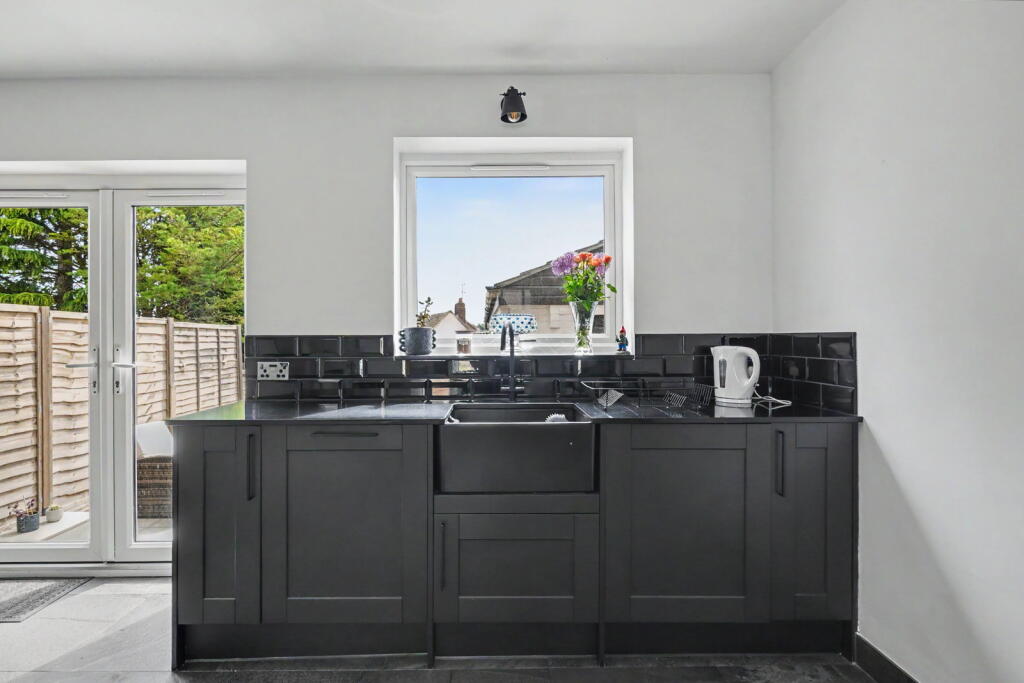 House in Chatham, Medway - View 4