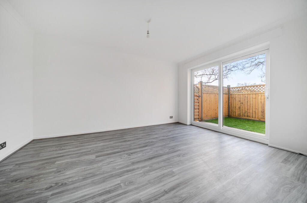 Gainsborough, Bracknell, Berkshire photo 4