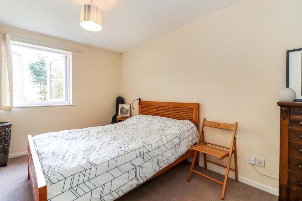 Apartment in Watford - View 5