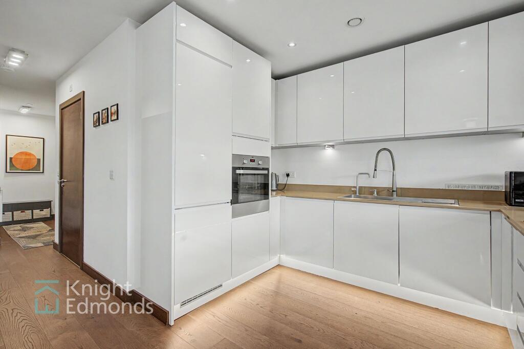 Apartment in Maidstone, Kent - More