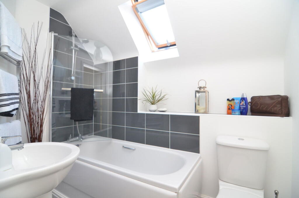 Merttens Drive, Rothley, Leicester, LE7 7SX photo 2