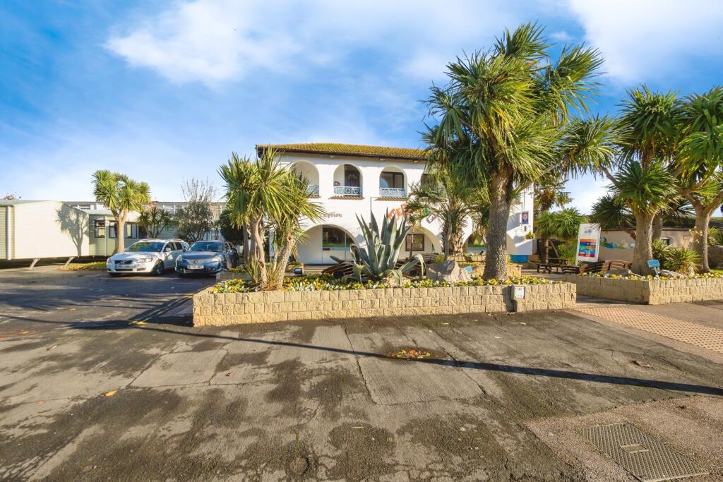 1-bed flat on Welcome Family Holiday Park, Warren Road, Dawlish Warren, Dawlish, EX7, £60,000