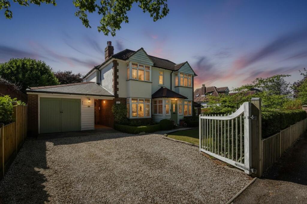 3-bed detached on Glamorgan Road, Catherington, £850,000