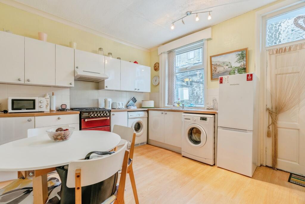 House in Pendle, Colne - More