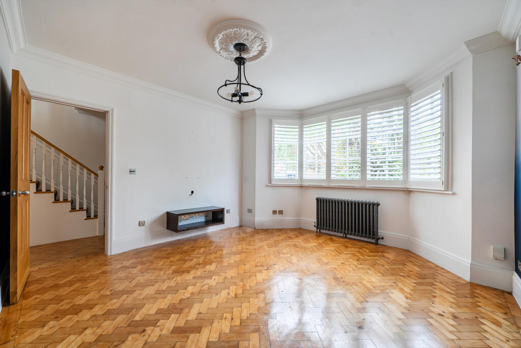 House in Croydon - More
