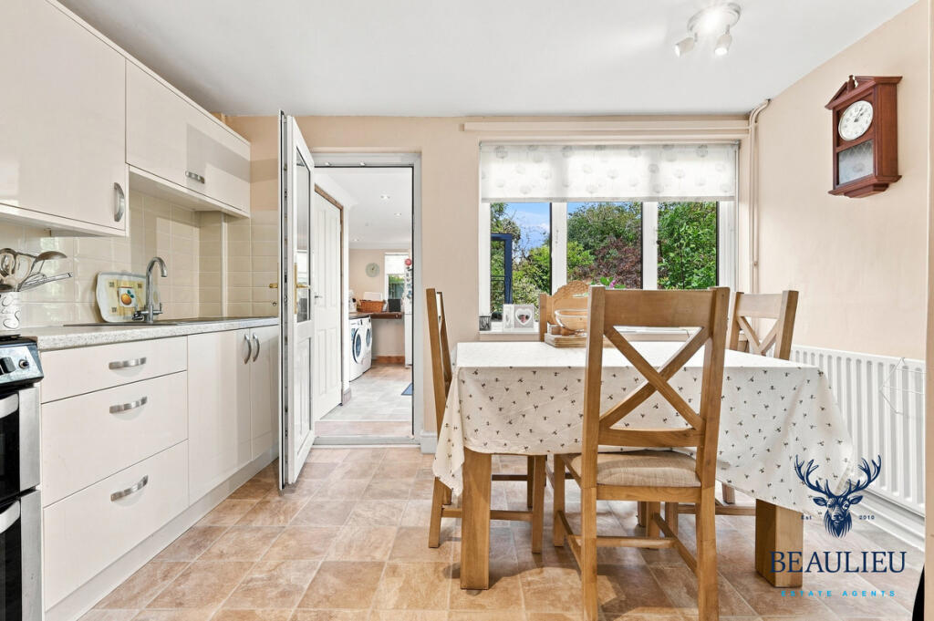 House in Chelmsford, Great Baddow - More