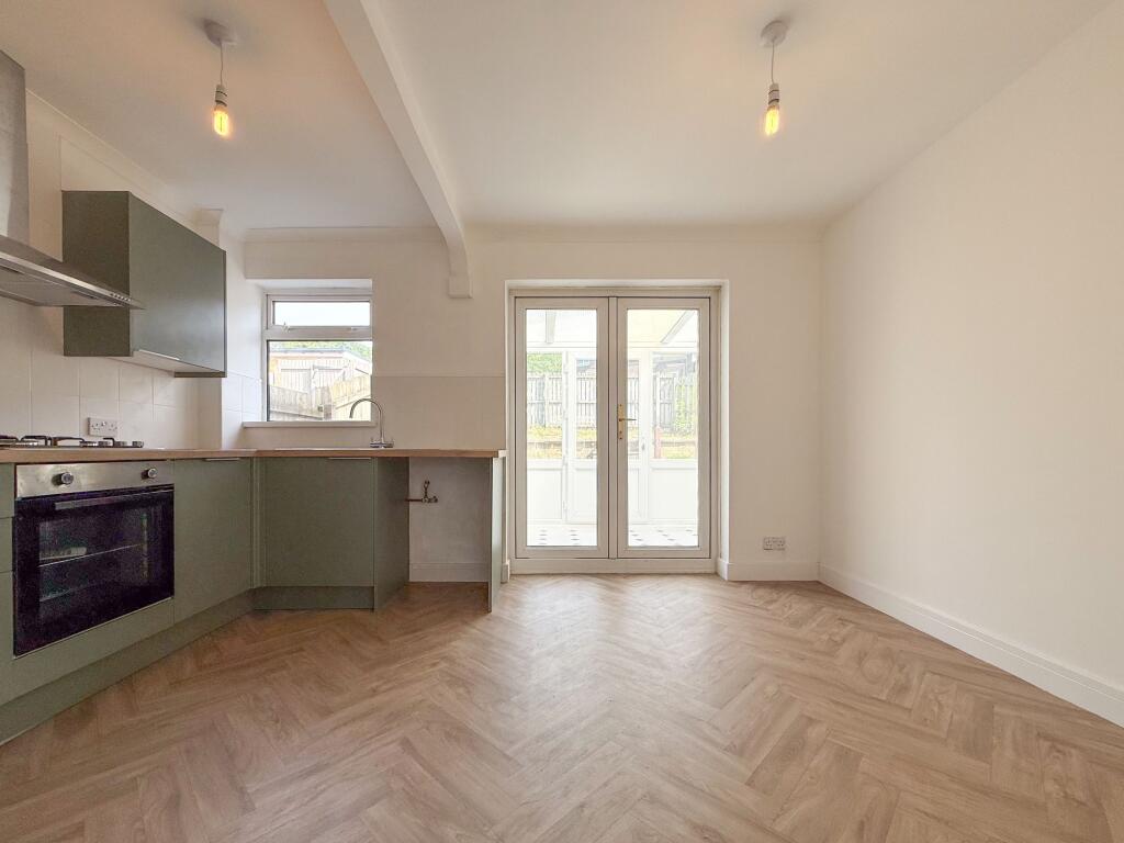 Mountside, Risca, NP11 photo 4