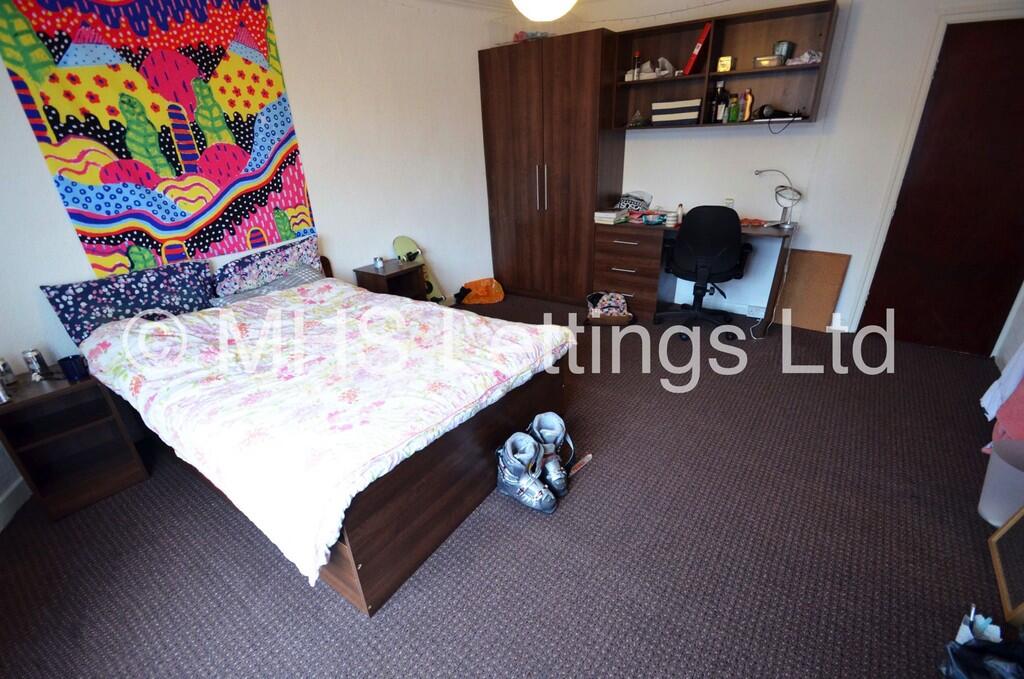 House in Leeds, West Yorkshire - View 5