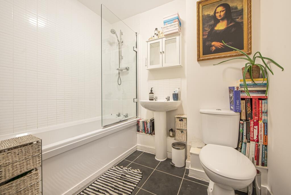 Apartment in London - More