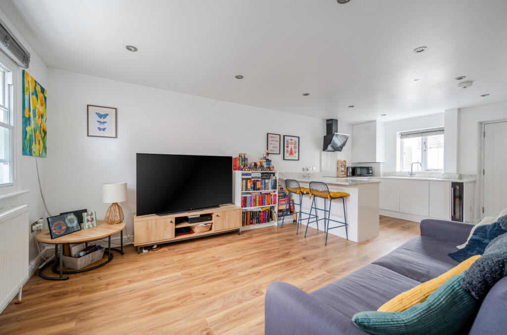 Augusta Place, Worthing, West Sussex, BN11 photo 4