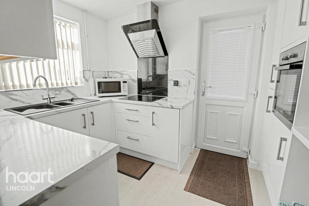 2-bed bungalow on Brigg Grove, Doddington Park, £220,000
