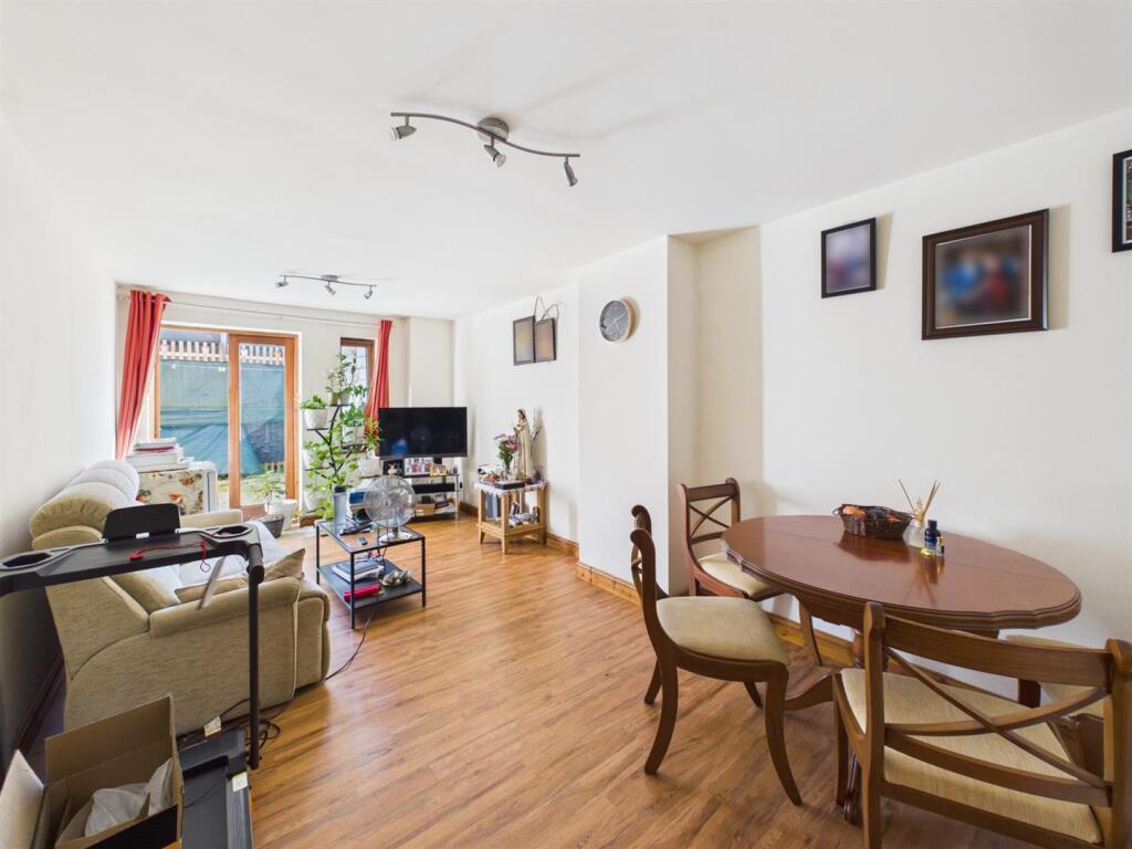 House in Worcester - View 2