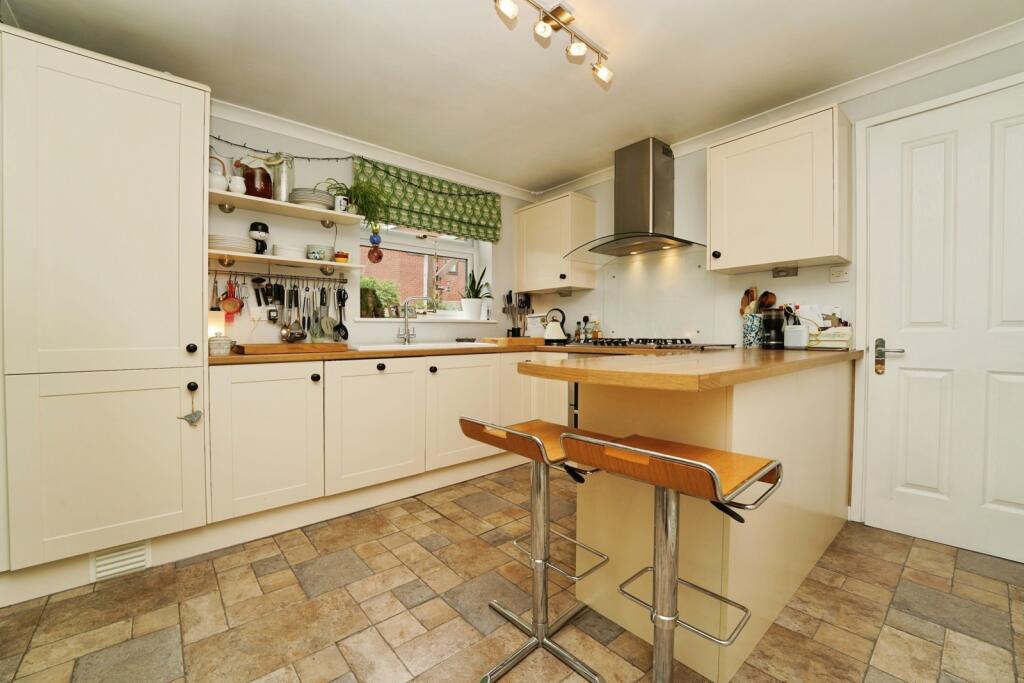 House in Worcester, Lyppard Grange, Warndon - View 4